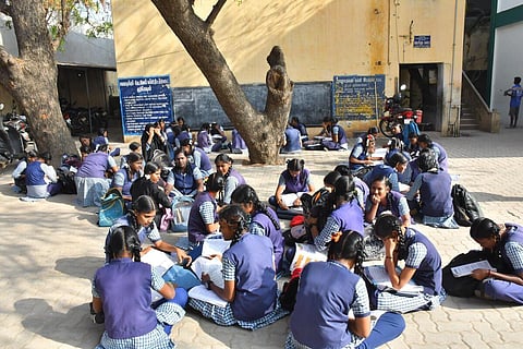 தமிழகத்தில் நாளை நடக்க இருந்த ஊரக திறனாய்வு தேர்வு தள்ளிவைப்பு