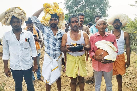 மகா தீபத்தை ஏற்றும் பருவத ராஜகுல வம்சத்தினர் | தி.மலை தீபத் திருவிழா