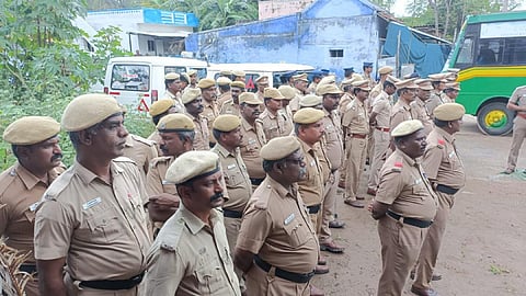 35 ஆண்டுகள் பணி செய்த போலீஸாருக்கு சிறப்பு ஆய்வாளர் பதவி உயர்வு: விருப்ப ஓய்வு பெறுவதை குறைக்க திட்டம்