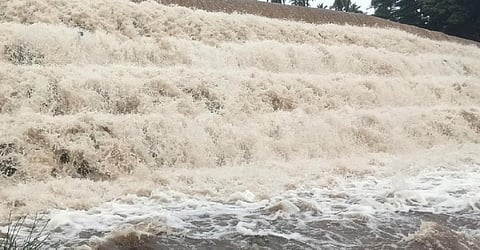 தேனியில் பொதுமக்கள் நீர்நிலைகளுக்கு செல்வதை தடுக்க போலீஸ் கண்காணிப்பு