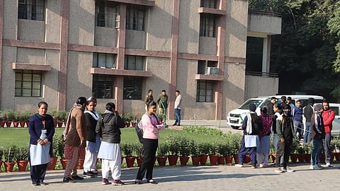 டெல்லியில் 6 பள்ளிகளுக்கு வெடிகுண்டு மிரட்டல்: ஒரே வாரத்தில் மூன்றாவது முறை