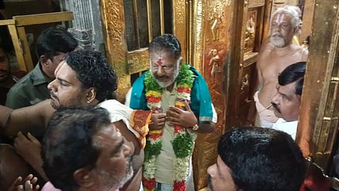 அதிமுக பொதுக்குழு கூட்டத்தை ஒட்டி ஸ்ரீவில்லிபுத்தூர் ஆண்டாள் கோயிலில் ஓபிஎஸ் தரிசனம்