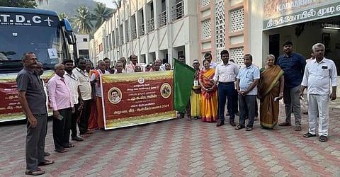 பழநியில் இருந்து அறுபடை வீடுகளுக்கு 200 மூத்த குடிமக்கள் ஆன்மிகப் பயணம்