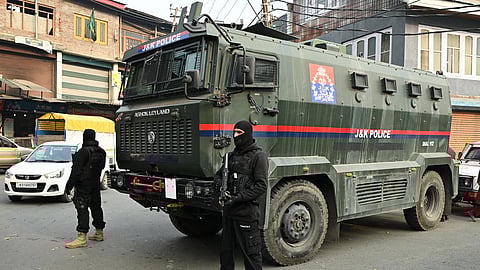 ஜம்மு காஷ்மீரில் என்கவுன்ட்டர்: 5 தீவிரவாதிகள் சுட்டுக் கொலை