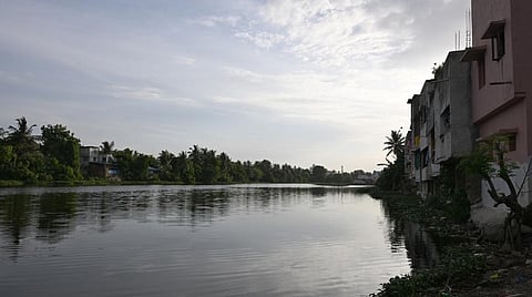 வேளச்சேரி ஏரியில் ஆக்கிரமிப்புகளை அகற்றும் விவகாரம்: வழக்கு நிலுவை என பசுமை தீர்ப்பாயம் அதிருப்தி