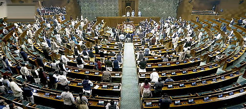 அம்பேத்கர் விவகாரம் தொடர்பாக இன்றும் அமளி - தேதி குறிப்பிடாமல் நாடாளுமன்றம் ஒத்திவைப்பு