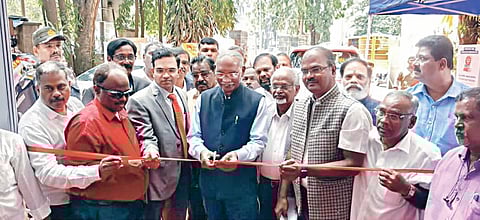 பெங்களூருவில் 3-வது தமிழ்ப் புத்தகத் திருவிழாவை இஸ்ரோ முன்னாள் தலைவர் கே.சிவன் நேற்று தொடங்கி வைத்தார்.