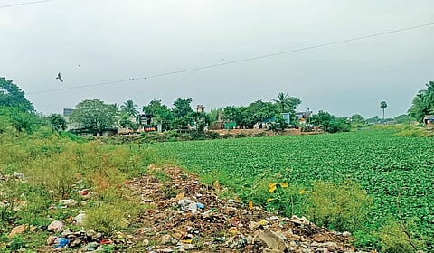 சிதம்பரம் தில்லையம்மன் கோயில் பகுதியில் ஆக்கிரமிப்பு வீடுகள் இடிக்கப்பட்ட இடம்.