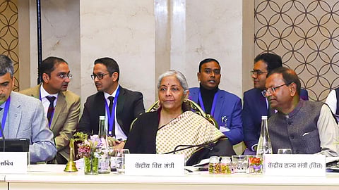 பழைய கார்களுக்கான ஜிஎஸ்டி 18% ஆக உயர்வு: கவுன்சில் கூட்டத்துக்கு பிறகு நிர்மலா சீதாராமன் தகவல்