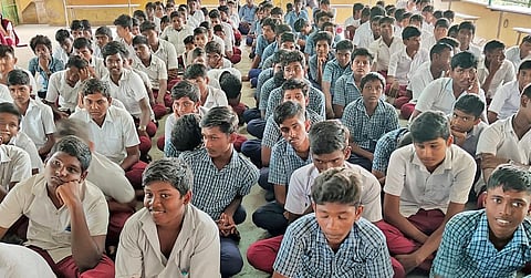 பொதுத் தேர்வு எழுதும் மாணவர்களுக்கு குறைந்தபட்ச கற்றல் ஏடுகள் வழங்கப்படுமா?