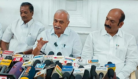 புதுவை பேரவைத் தலைவர் மீதான நம்பிக்கையில்லா தீர்மானத்தை ஆதரிக்க காங். முடிவு