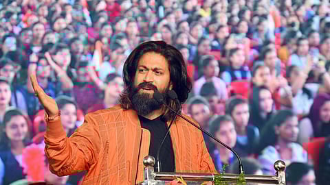 ராவணனாக நடிக்க யாஷுக்கு ரூ.200 கோடி சம்பளம்!