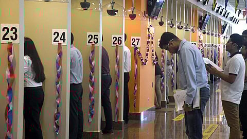 தொடர்ந்து 2-வது ஆண்டாக 10 லட்சம் இந்தியர்களுக்கு விசா வழங்கியது அமெரிக்கா