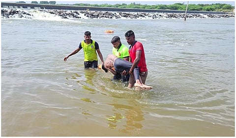 தடுப்பணையில் சிக்கி இரு குழந்தைகள் உள்பட மூவர் உயிரிழப்பு - காஞ்சியில் பரிதாபம்