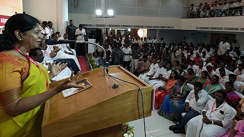 ராமநாதபுரத்தில் நடைபெற்ற நிகழ்ச்சியில் உரையாற்றும் கனிமொழி எம்.பி