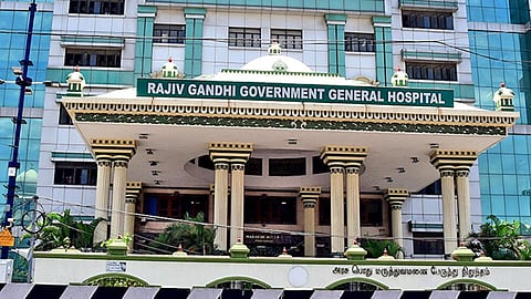 கிண்டியில் ரயில் முன்பு பாய்ந்து இளைஞர் தற்கொலை