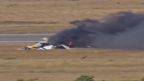 குஜராத்தில் கடலோர காவல் படை ஹெலிகாப்டர் விழுந்து நொறுங்கியதில் 3 பேர் உயிரிழப்பு