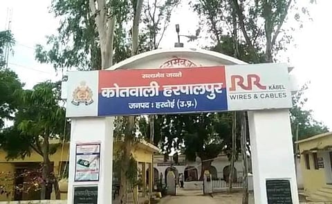 கணவர், 6 குழந்தைகளை விட்டுவிட்டு பிச்சைக்காரருடன் ஓடிப் போன உ.பி. பெண்