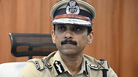 அண்ணா நகர் சிறுமி பாலியல் வன்கொடுமை வழக்கில் கைதான பெண் காவல் ஆய்வாளர் பணியிடை நீக்கம்: ஆணையர் நடவடிக்கை