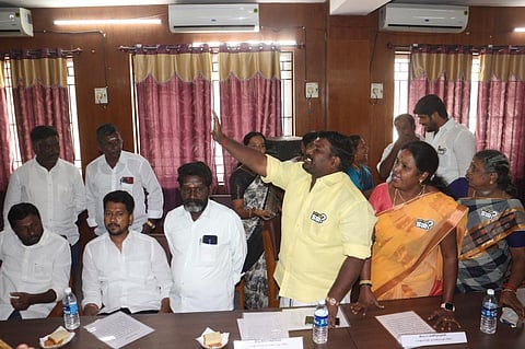 கடலூர் மாநகராட்சியில் ‘யார் அந்த சார்?’ பேட்ச் அணிந்து வந்த 5 அதிமுக உறுப்பினர்கள் சஸ்பெண்ட்