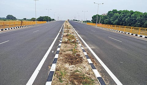 மதுரை - கொல்லம் நான்கு வழிச்சாலையில் பணிகள் முடிக்கப்பட்ட ஒரு பகுதி.