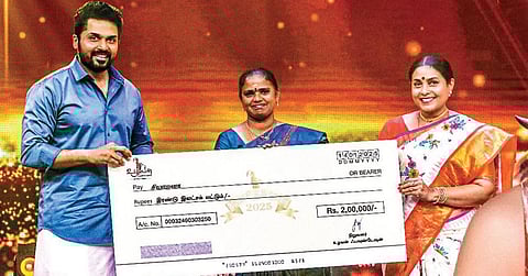 உழவர் விருதுகளை வழங்கி கார்த்தி கவுரவம்