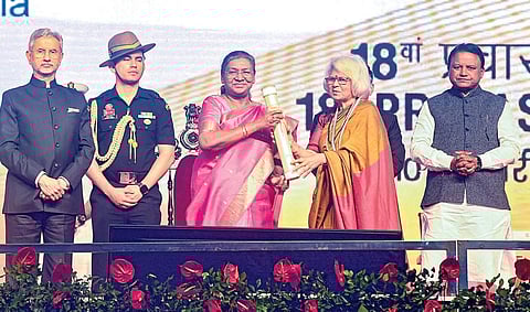 வெளிநாடு வாழ் இந்தியர் தின மாநாட்டில் 27 பேருக்கு விருது வழங்கினார் குடியரசுத் தலைவர்