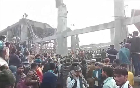 உ.பி கன்னவுஜ் ரயில் நிலையத்தில் கட்டிட கூரை இடிந்து விபத்து: பலர் சிக்கித் தவிப்பதாக அச்சம்