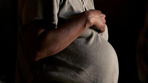 பிஹாரில் குழந்தையில்லாத பெண்களை கர்ப்பமாக்கினால் ரூ.10 லட்சம் தருவதாக மோசடி