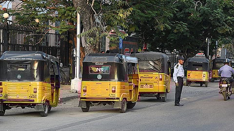 ஆட்டோ கட்டண உயர்வு: உங்க சட்டமாவது நிலைக்கட்டும்!