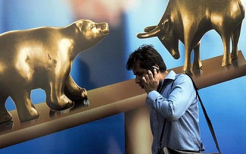 பங்குச் சந்தையில் கடும் வீழ்ச்சி: சென்செக்ஸ் 1,049 புள்ளிகள் சரிவு