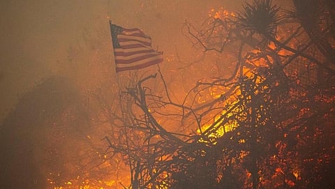 அமெரிக்கக் காட்டுத் தீ: காலநிலை மாற்றம் காரணமா?