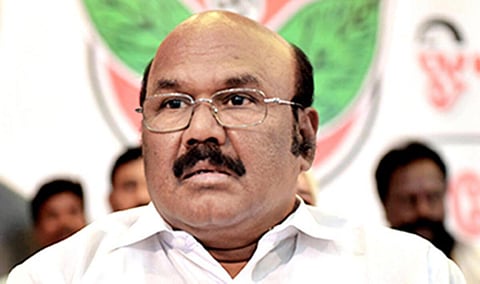 “அதிமுக கூட்டணி முடிவு குறித்து பேச ‘துக்ளக்’ குருமூர்த்தி யார்?” - ஜெயக்குமார் சாடல்