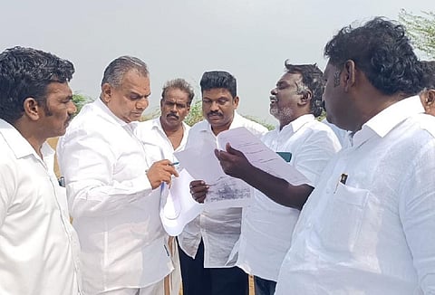 பரந்தூர் விமான நிலைய எதிர்ப்பு போராட்டக் குழுவினரை தவெக பொதுச் செயலாளர் என்.சந்தித்துப் பேசினார்.