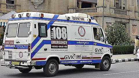 நின்றுபோன சிசுவின் இதயத்தை இயங்க வைத்த 108 ஆம்புலன்ஸ் ஊழியர்கள்