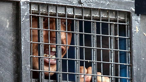 என் மகனுக்கு தூக்கு தண்டனை விதித்தாலும் பரவாயில்லை: சஞ்சய் ராயின் தாய் மலாட்டி தகவல்