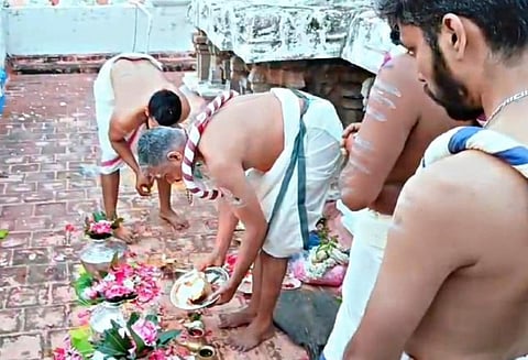 திருச்செந்தூர் சுப்பிரமணிய சுவாமி கோயிலில் மூலவர், சண்முகர் உள்ளிட்ட விமானங்களுக்கு பாலாலயம் பூஜை நடைபெற்றது.