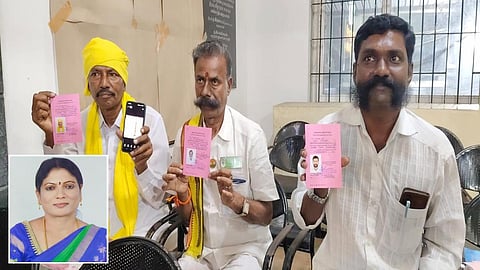 பெங்களூரு சுயேட்சை வேட்பாளரின் மனு ஏற்கப்பட்டதற்கு, சுயேட்சை வேட்பாளர்கள் நூர் முகமது, அக்னி ஆழ்வார், பத்மராஜன் ஆகியோர் எதிர்ப்பு தெரிவித்து தர்ணா போராட்டத்தில் ஈடுபட்டனர். உள்படம்: வி.பத்மாவதி