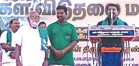 விழுப்புரம் அருகேயுள்ள பூரிக்குடிசை கிராமத்தில் நடந்த கள் விடுதலை மாநாட்டில் பேசிய நாம் தமிழர் கட்சியின் தலைமை ஒருங்கிணைப்பாளர் சீமான்.