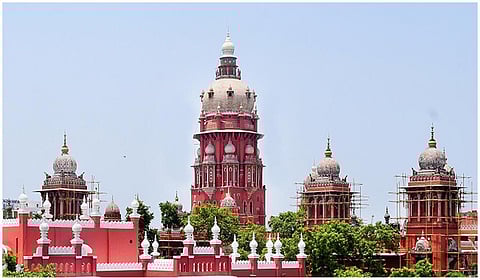 ரவுடி பாம் சரவணனுக்கு தனியார் மருத்துவமனையில் சிகிச்சை அளிக்க கோரி மனைவி வழக்கு