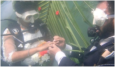 கடலுக்கடியில் நடந்த திருமணம் - புதுச்சேரியில் முன்முயற்சி!