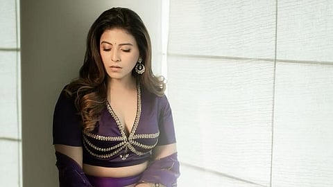 காதல் கொண்ட பூங்கொடி - அஞ்சலி க்ளிக்ஸ்!