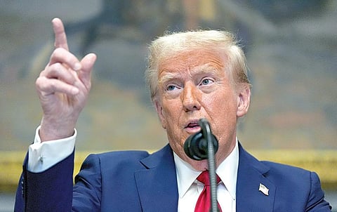 அமெரிக்காவின் வெள்ளை மாளிகையில் உள்ள ரூஸ்வெல்ட் அறையில் தொழில்நுட்ப நிறுவனங்களின் தலைமை நிர்வாகிகளுடன் உரையாடிய அதிபர் டொனால்டு ட்ரம்ப்.படம்: பிடிஐ