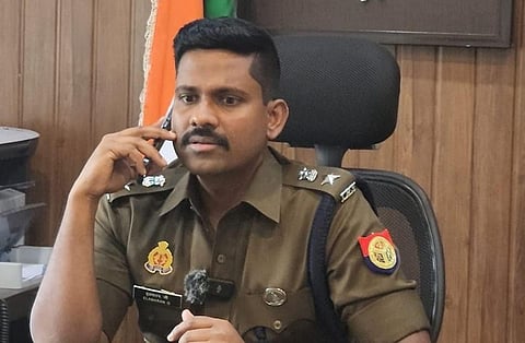 உ.பி.யில் வீடியோ கேம் பெயரில் ரூ.70 கோடி சுருட்டல்: 30 பேர் கொண்ட சைபர் மோசடி கும்பலை சுற்றிவளைத்த தமிழர் இளமாறன் ஐபிஎஸ்