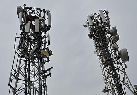 3.4 லட்சம் வாடிக்கையாளர்களை இழந்த பிஎஸ்என்எல்; புதிதாக 12 லட்சம் பேரை வசப்படுத்திய ஜியோ!