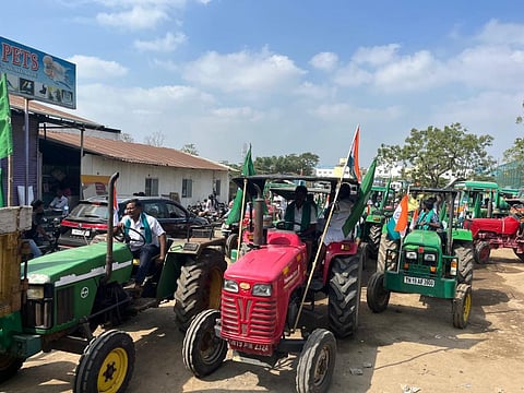 டெல்லி விவசாயிகளுக்கு ஆதரவாக சென்னை மேடவாக்கத்தில் டிராக்டர் பேரணி