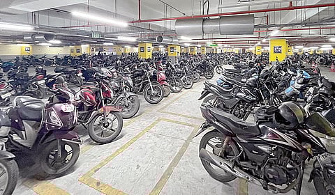 கிளாம்பாக்கம் பேருந்து நிலைய வாகன நிறுத்துமிடம். | படம்: எம். முத்துகணேஷ் |