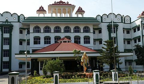 மதுரை மெட்ரோ ரயில் திட்டத்தை மேலூர் வரை நீட்டிக்க கோரி வழக்கு - பரிசீலிக்க ஐகோர்ட் உத்தரவு