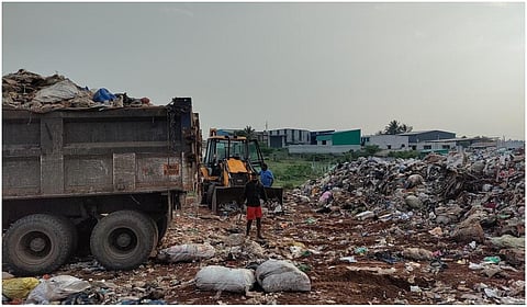 கேரளாவிலிருந்து மருத்துவக் கழிவுகள் ஏற்றிவரும் வாகனங்களை பறிமுதல் செய்து ஏலம் விட ஐகோர்ட் உத்தரவு