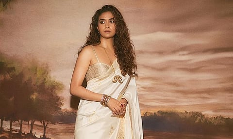 கள்ளூற பார்க்கும் பார்வை... - கீர்த்தி சுரேஷ் லேட்டஸ்ட் க்ளிக்ஸ்